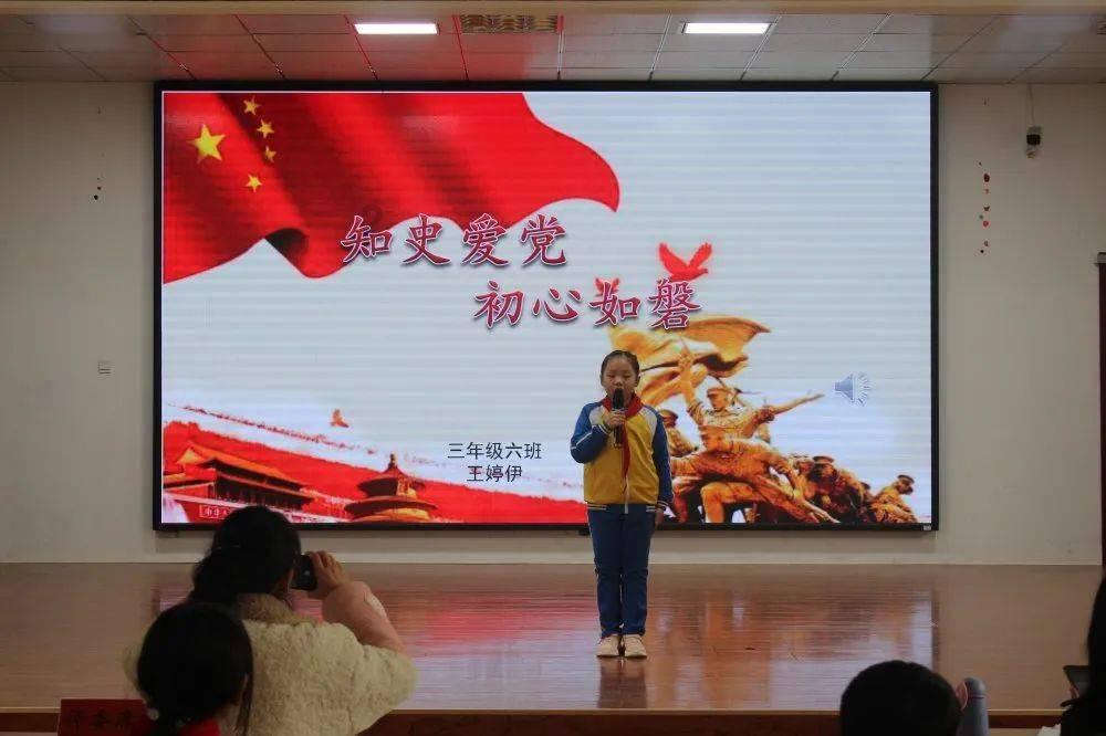 吴京片场拒绝搞特殊!不坐凳子帮忙扛麻袋，私下的他是个怎样的演员？